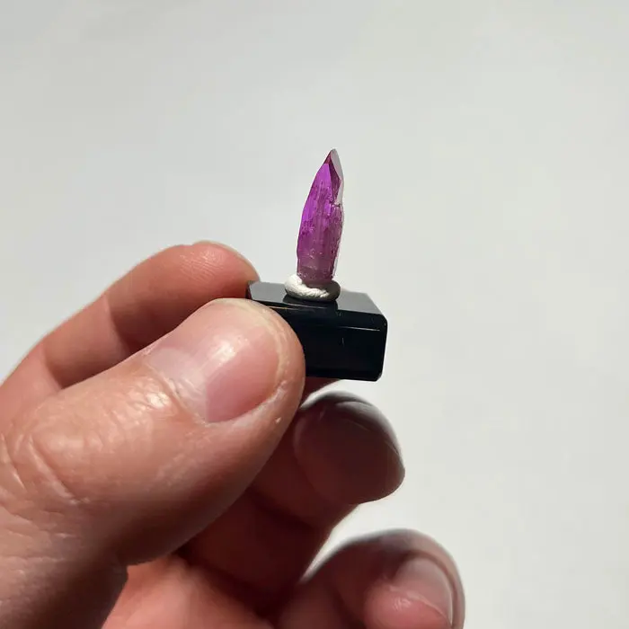 8.35ct Exceedingly Rare Perfect Pink Tanzanite Crystal 8.35ct Exceedingly Rare Perfect Pink Tanzanite Crystal. Natural tanzanite crystal from Merelani Hills, photo 2 of 8