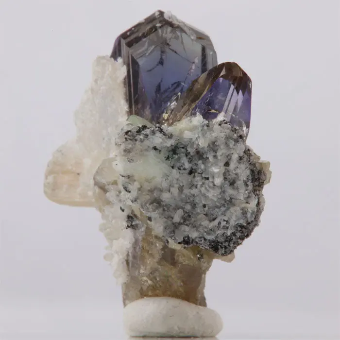 32ct Big & Small Tanzanite Crystal Cluster 32ct Big & Small Tanzanite Crystal Cluster. Natural tanzanite crystal from Merelani Hills, Tanzania, photo 4 of 5