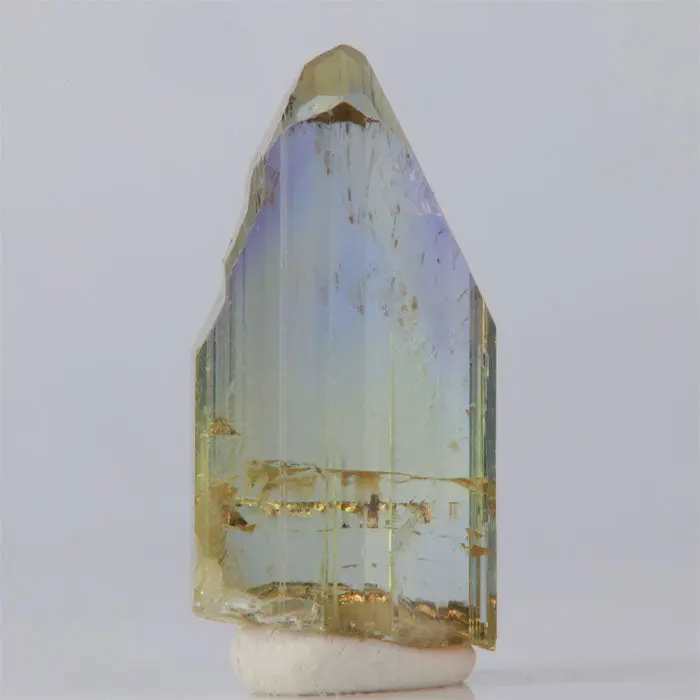 18.28ct Stunning Yellow & Purple Glassy Tanzanite Crystal 18.28ct Stunning Yellow & Purple Glassy Tanzanite Crystal. Natural tanzanite crystal from Merelani Hills, photo 3 of 7