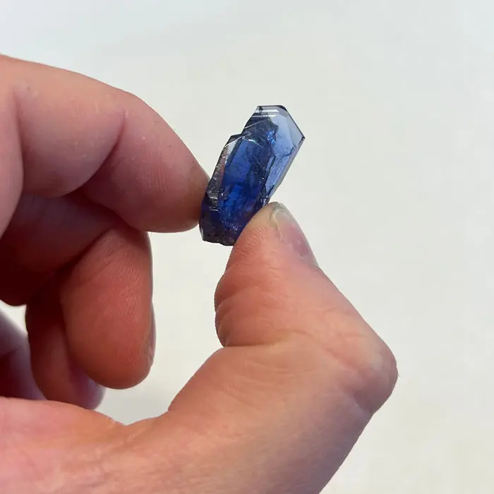 25.47ct Dual Tanzanite Crystal with Gemmy Deep Color 25.47ct Dual Tanzanite Crystal with Gemmy Deep Color. Natural tanzanite crystal from Merelani Hills, photo 2 of 5