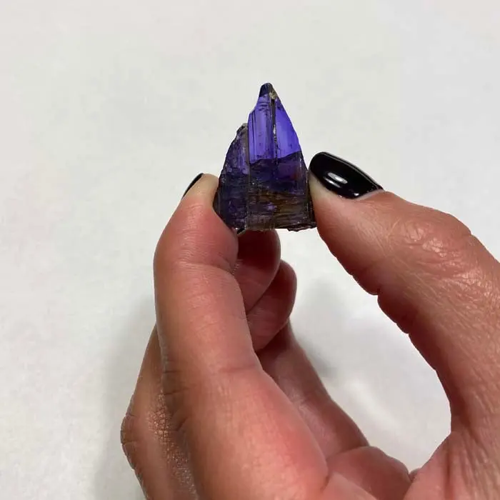 41.25ct Deep Violet Tanzanite Crystal 41.25ct Deep Violet Tanzanite Crystal. Natural tanzanite crystal from Merelani Hills, photo 2 of 6