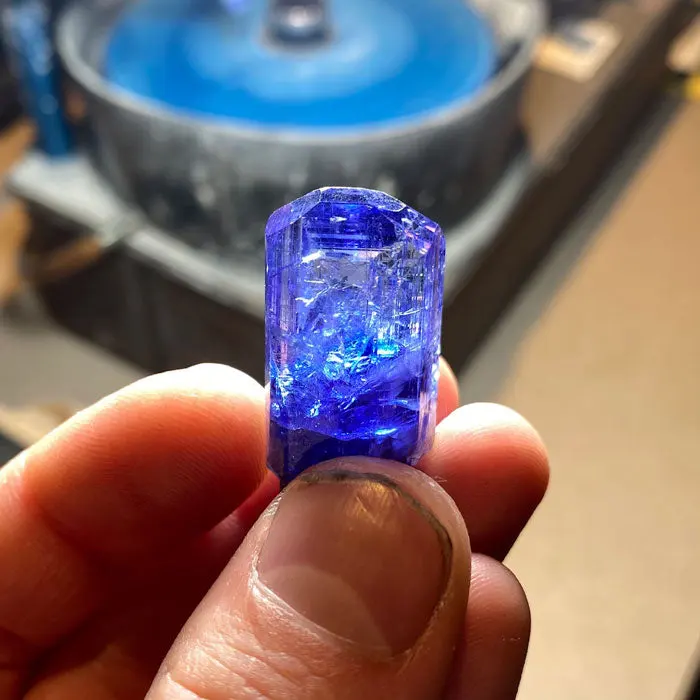 86.14ct Vibrant Blue Violet Tanzanite Crystal 86.14ct Vibrant Blue Violet Tanzanite Crystal. Natural tanzanite crystal from Merelani Hills, photo 2 of 6