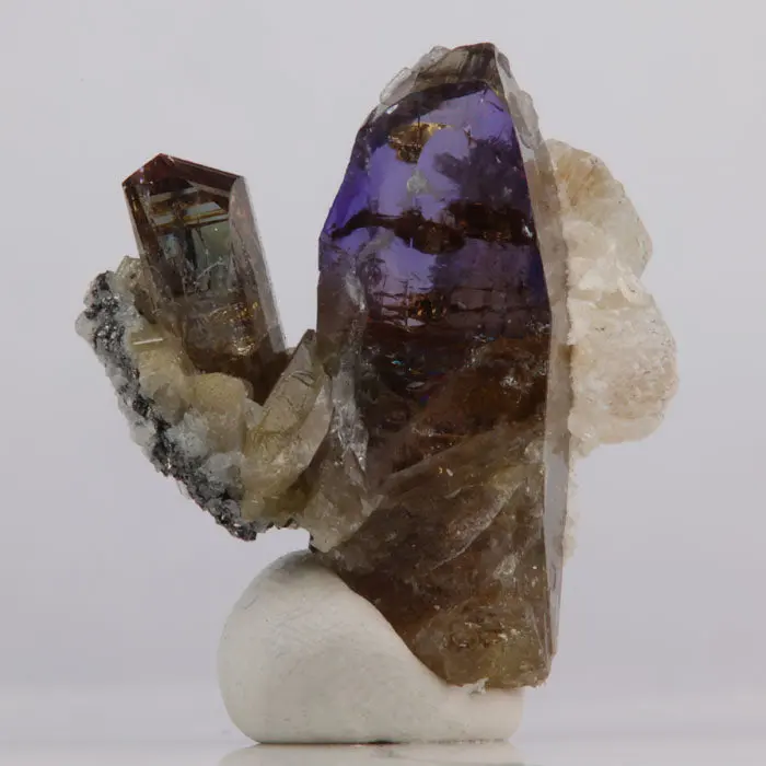 32ct Big & Small Tanzanite Crystal Cluster 32ct Big & Small Tanzanite Crystal Cluster. Natural tanzanite crystal from Merelani Hills, Tanzania, photo 3 of 5