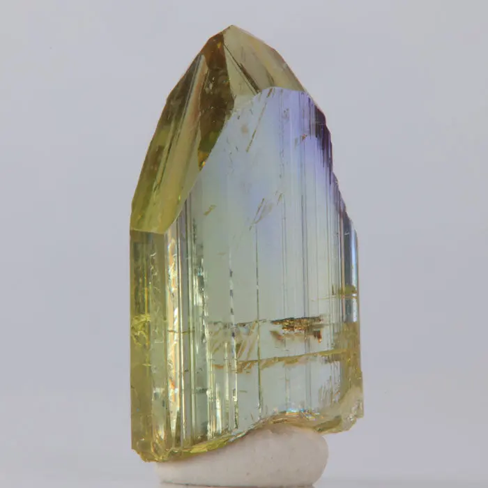 18.28ct Stunning Yellow & Purple Glassy Tanzanite Crystal 18.28ct Stunning Yellow & Purple Glassy Tanzanite Crystal. Natural tanzanite crystal from Merelani Hills, photo 5 of 7