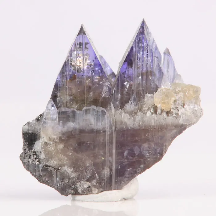 20.27ct Two Termination Natural Tanzanite Crystal 20.27ct Two Termination Natural Tanzanite Crystal. Natural tanzanite crystal from Merelani Hills, photo 1 of 4