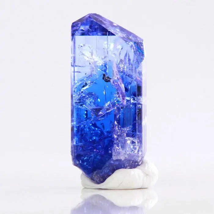 Vibrant 18.17ct Raw Tanzanite Crystal Vibrant 18.17ct Raw Tanzanite Crystal. Natural tanzanite crystal from Merelani Hills, Tanzania, photo 4 of 6