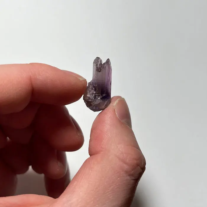 22.8ct Pink Tanzanite Crystal 22.8ct Pink Tanzanite Crystal. Natural tanzanite crystal from Merelani Hills, photo 2 of 4