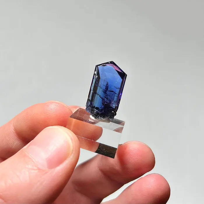 25ct Amazing Color Tanzanite Crystal 25ct Amazing Color Tanzanite Crystal. Natural tanzanite crystal from Merelani Hills, Tanzania, photo 2 of 5