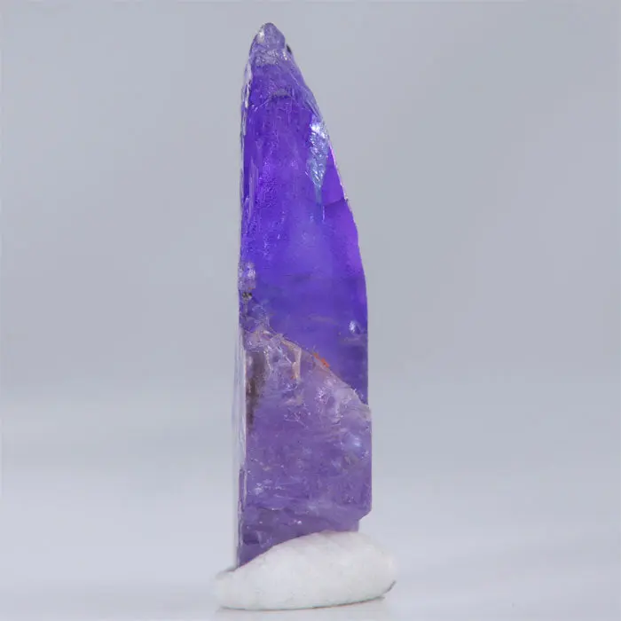 6.46ct Unique Looking Tanzanite Crystal 6.46ct Unique Looking Tanzanite Crystal. Natural tanzanite crystal from Merelani Hills, photo 4 of 5