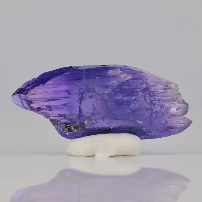 13.86ct Interesting Tanzanite Crystal 13.86ct Interesting Tanzanite Crystal. Natural tanzanite crystal from Merelani Hills, Tanzania, photo 3 of 4