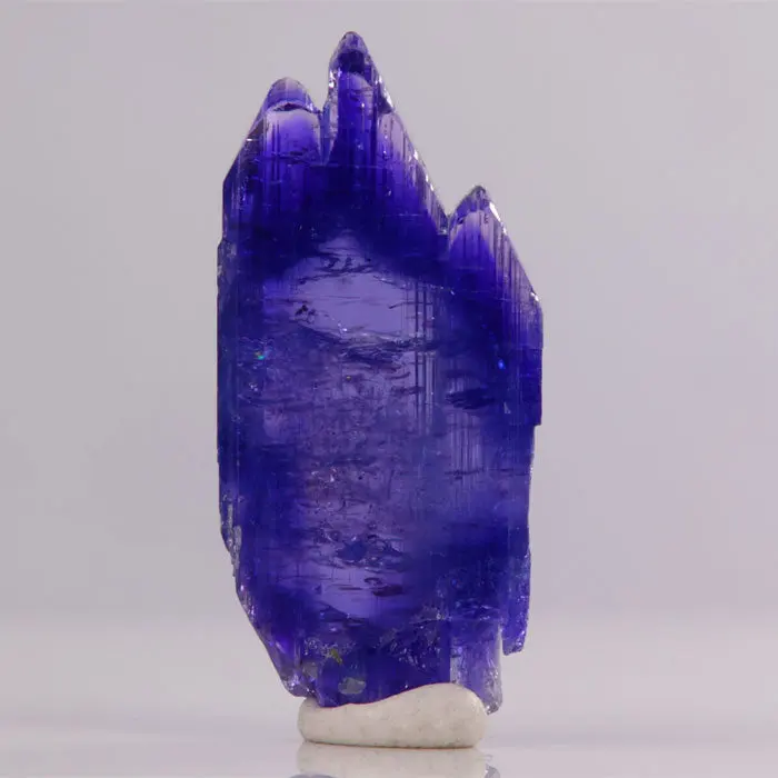 18.25ct Color Zoned Tanzanite Crystal 18.25ct Color Zoned Tanzanite Crystal. Natural tanzanite crystal from Merelani Hills, photo 4 of 4