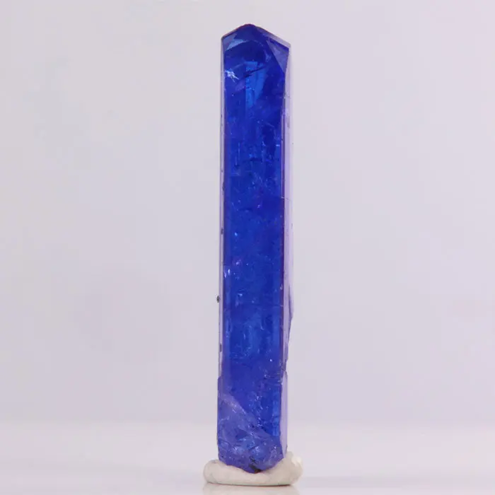 28.75ct Deep Color & Long Tanzanite Crystal 28.75ct Deep Color & Long Tanzanite Crystal. Natural tanzanite crystal from Merelani Hills, photo 3 of 4