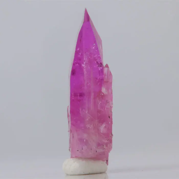 8.35ct Exceedingly Rare Perfect Pink Tanzanite Crystal 8.35ct Exceedingly Rare Perfect Pink Tanzanite Crystal. Natural tanzanite crystal from Merelani Hills, photo 3 of 8
