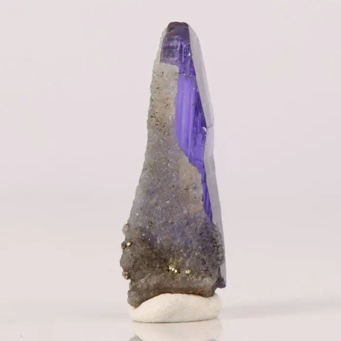 10.59ct Tanzanite crystal with Calcite 10.59ct Tanzanite crystal with Calcite. Natural tanzanite crystal from Merelani Hills, Tanzania, photo 1 of 4