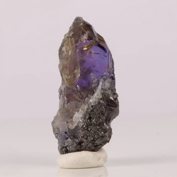 28.41ct Gemmy Raw Tanzanite Crystal 28.41ct Gemmy Raw Tanzanite Crystal. Natural tanzanite crystal from Merelani Hills, Tanzania, photo 4 of 4