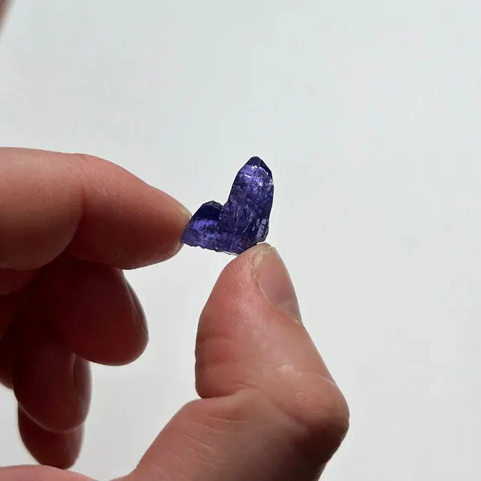 16.9ct Double Terminated Tanzanite Crystal 16.9ct Double Terminated Tanzanite Crystal. Natural tanzanite crystal from Merelani Hills, Tanzania, photo 2 of 4